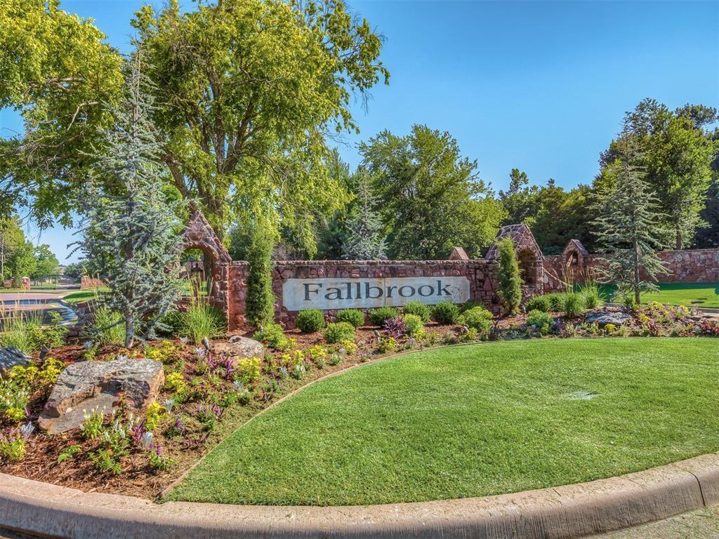 Available homesite in gated Fallbrook, developed by Bill Roberts Custom Homes, awaits the opportunity to build your dream home. Building with Bill Roberts is for those seeking an exceptional building experience. With our exclusive in-house DESIGN/BUILD program, we share your vision for luxury living. Benefit from our established lender partnerships, ensuring seamless financing options tailored to your needs. Fallbrook offers an array of unmatched amenities, including a clubhouse, pool, fitness room, catering kitchen, beach-style volleyball, full basketball court, tranquil ponds, verdant greenbelts, and scenic nature trails.As Fallbrook enters its final phase, seize the chance to be part of this prestigious community.