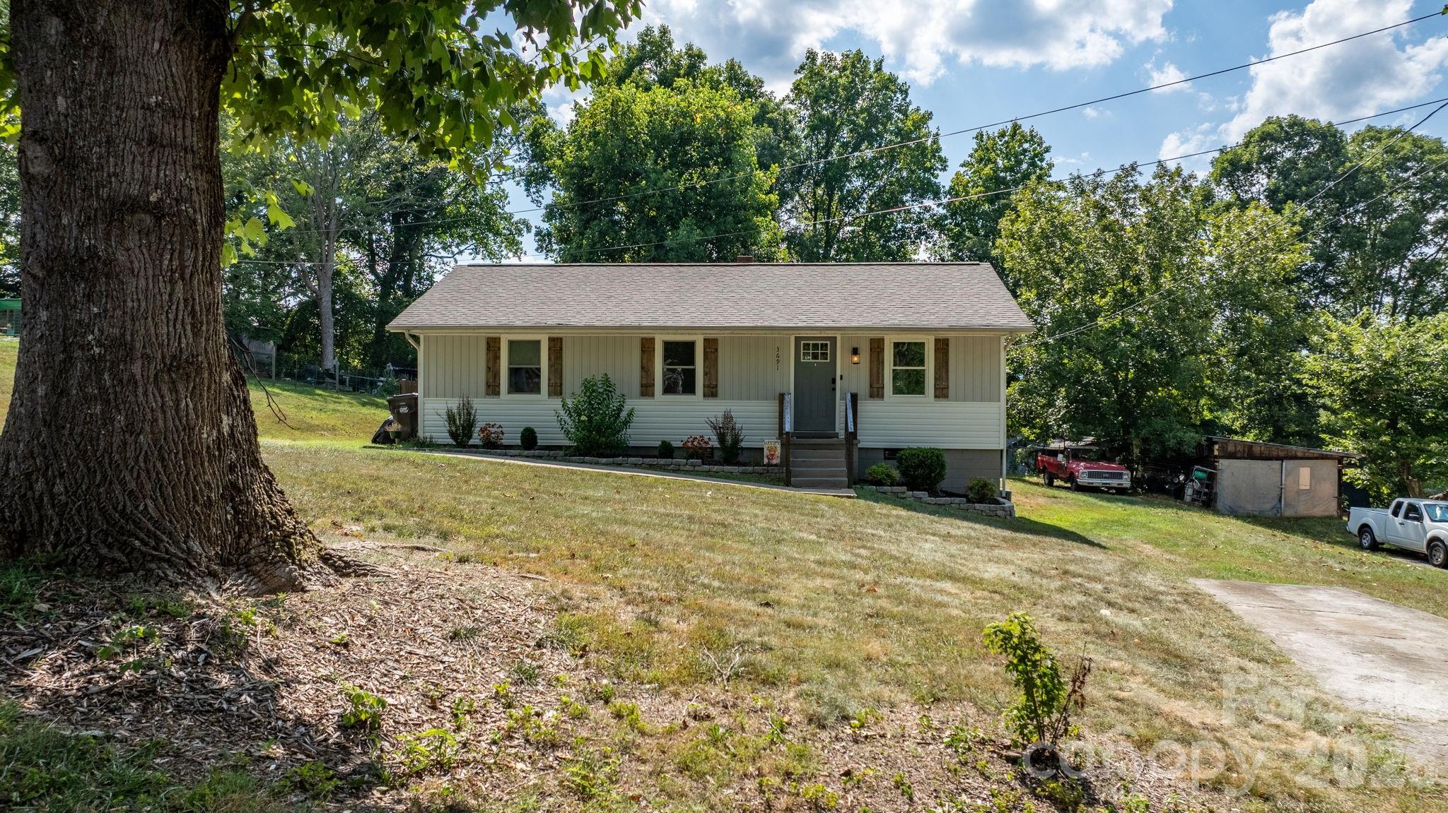3691 Vantage Heights Circle