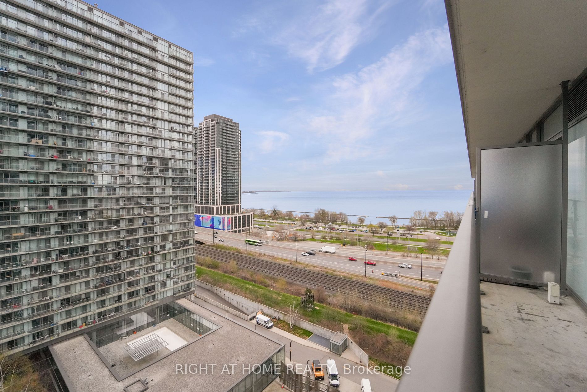 105 The Queensway St 1414