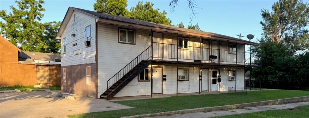 This offering includes 2 parcels, each with a 6 unit apartment building, totaling 12 units. 8 units are 1-bedroom, & there are 4 studios. Both buildings are fully occupied and tend to stay that way. The 2nd parcel R093434200 (218 SW 32nd).