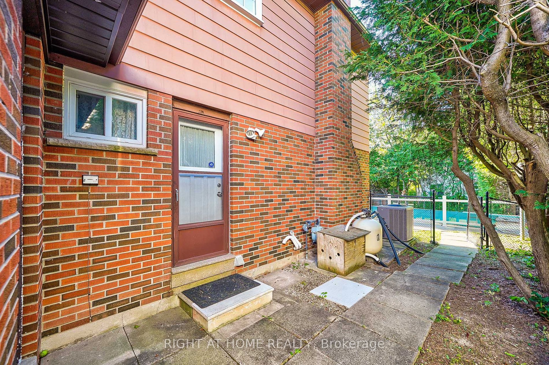 20 Bradenton Dr