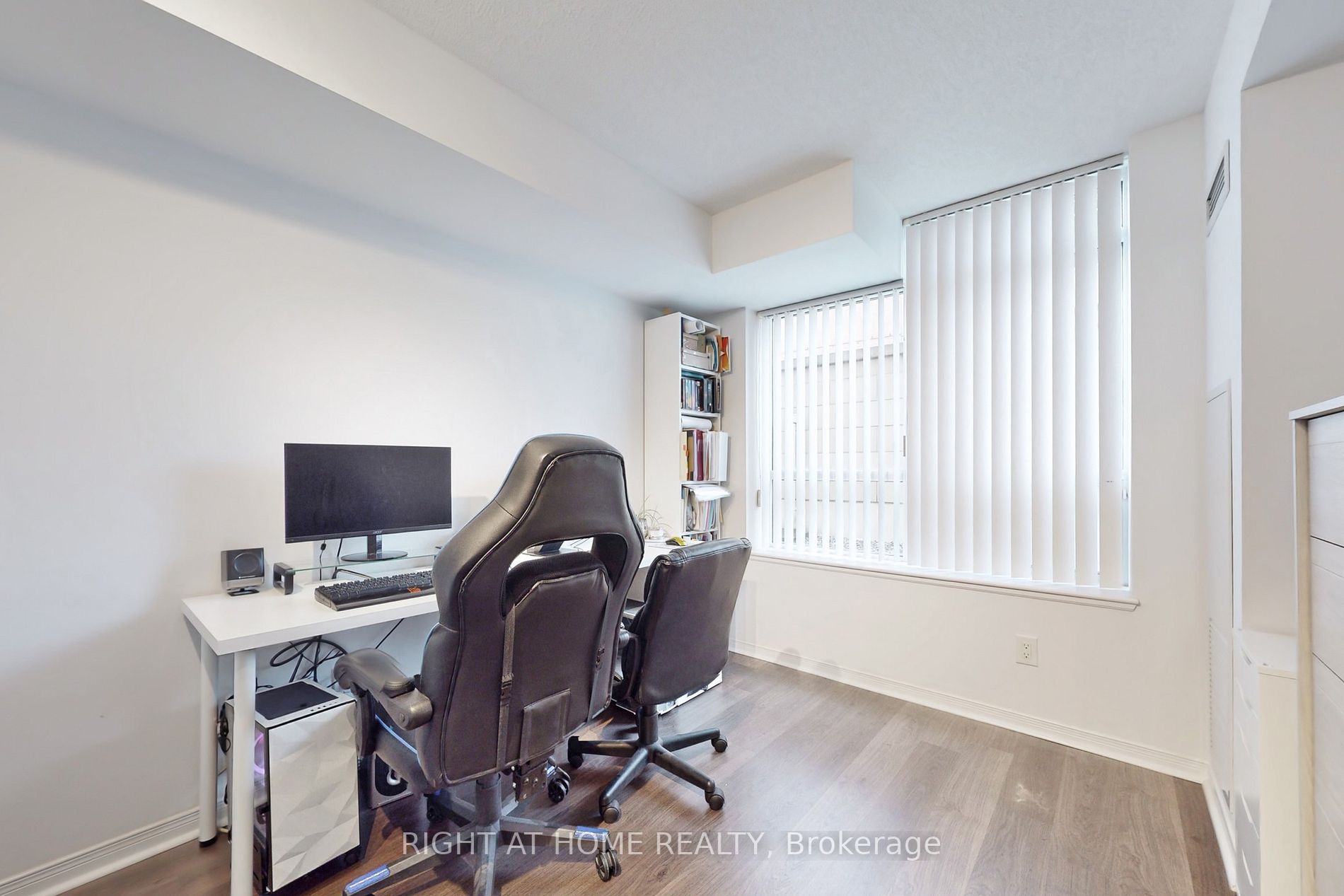 75 King William Cres 204