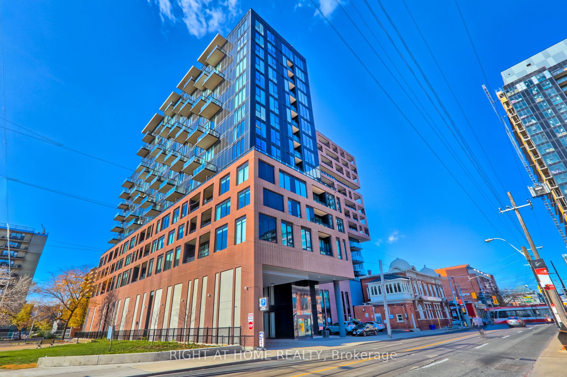 270 Dufferin St LPH17