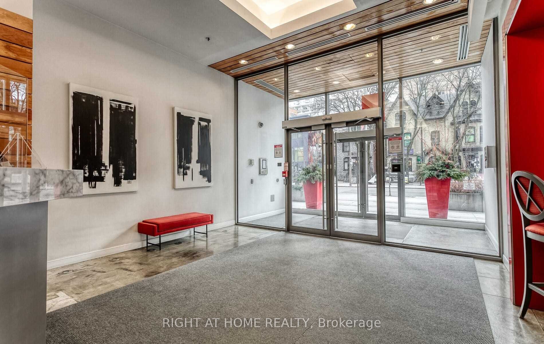 22 E Wellesley St 502