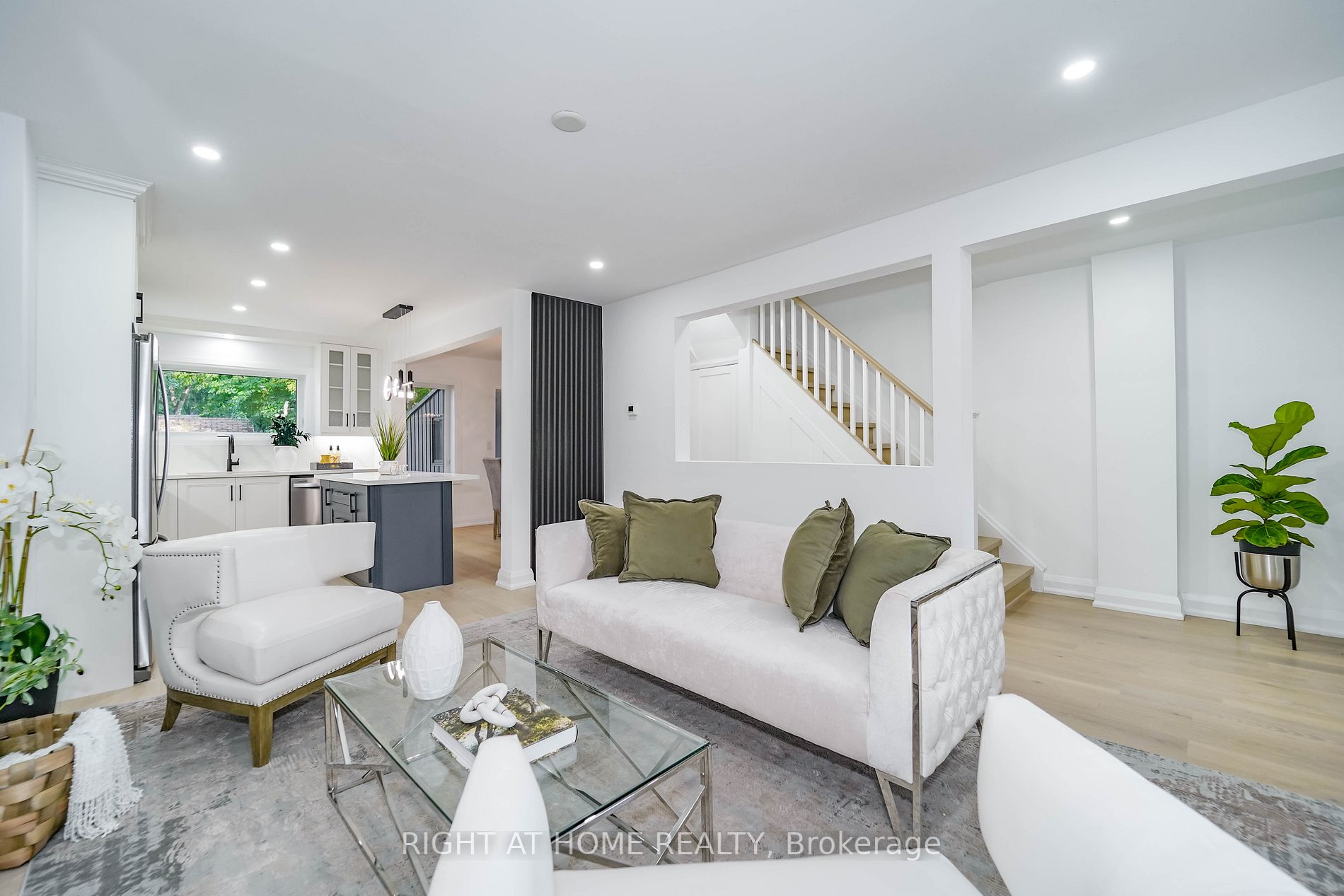 801 Coxwell Ave