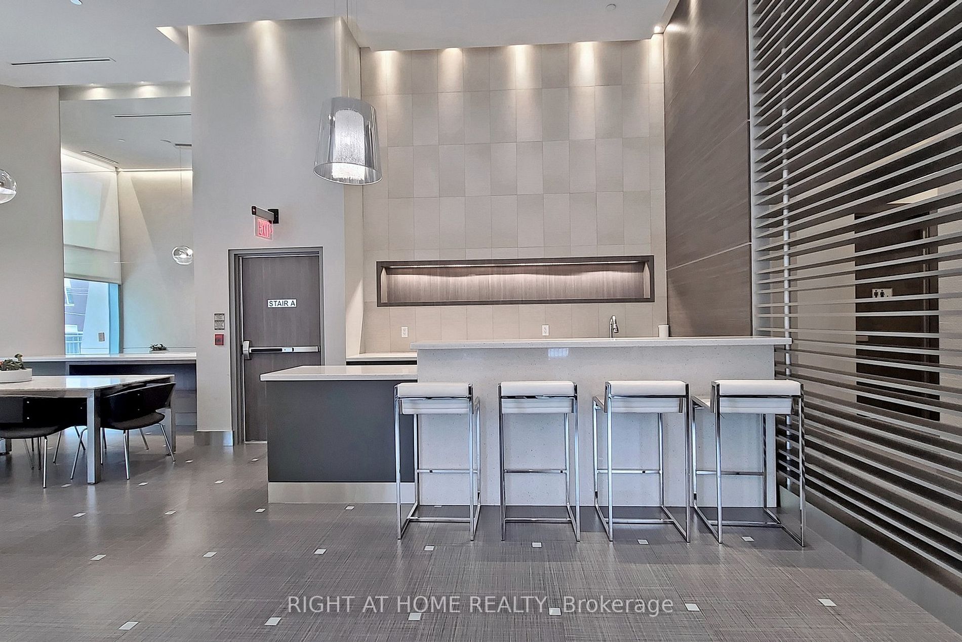 500 Sherbourne St 2402