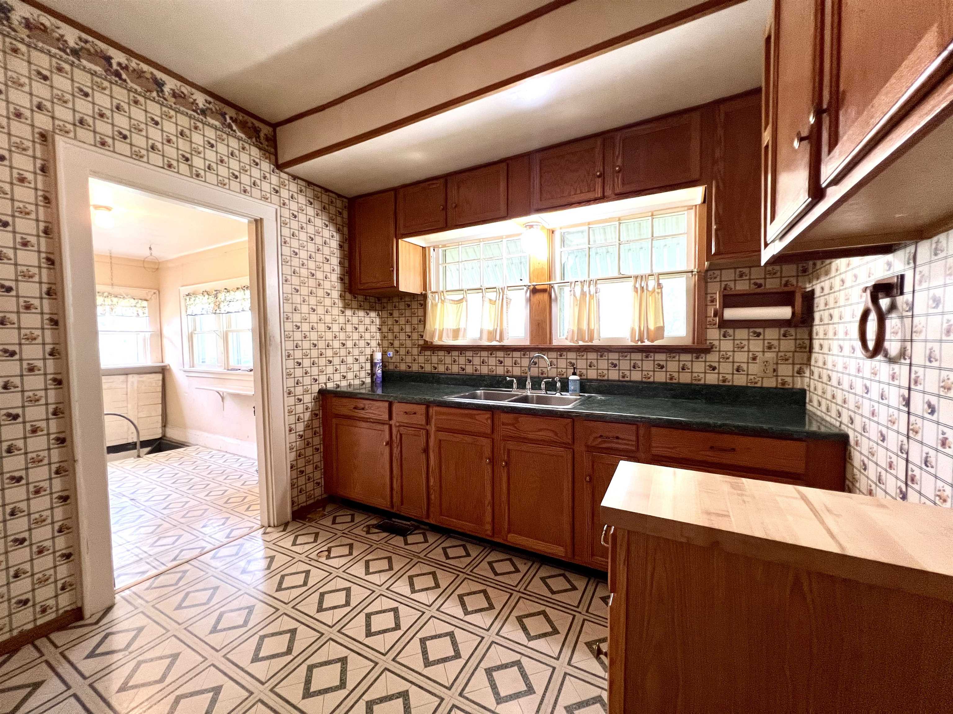 211 W Linden