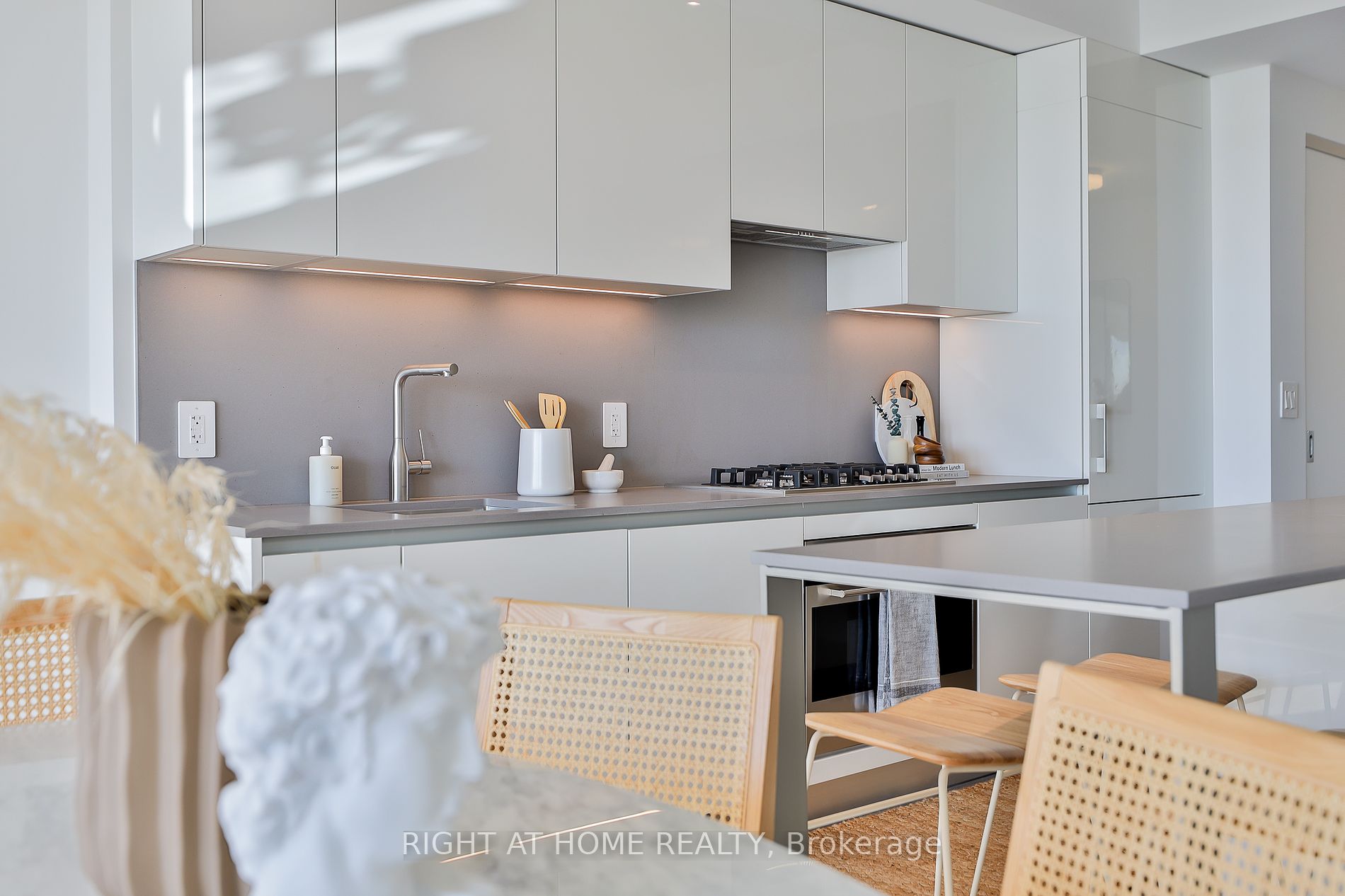 2720 W Dundas St 620