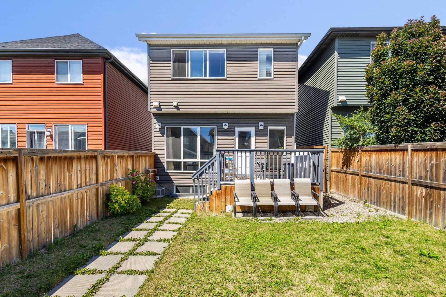 90 Evansridge Crescent NW