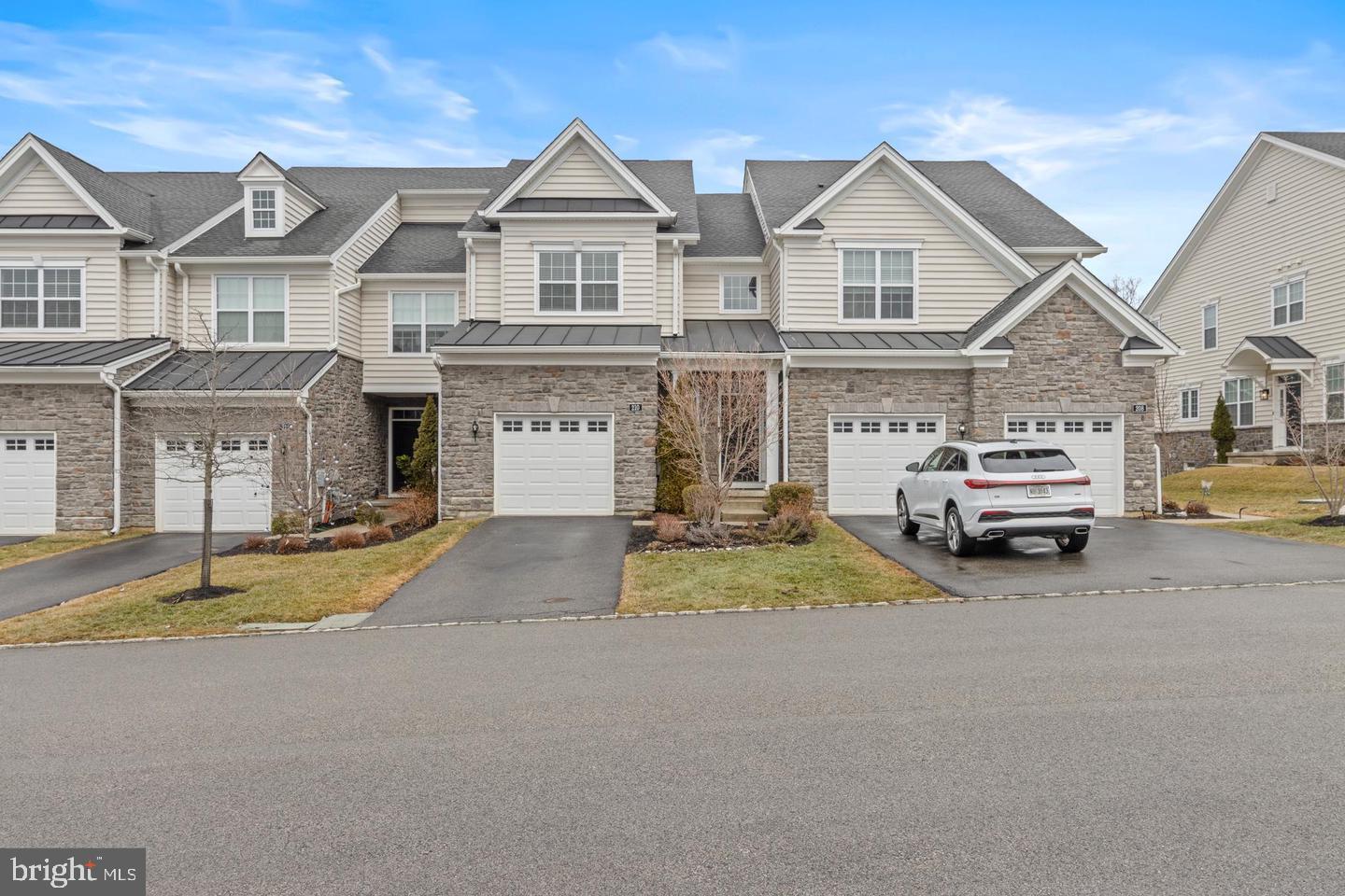 210 Ella Ln  