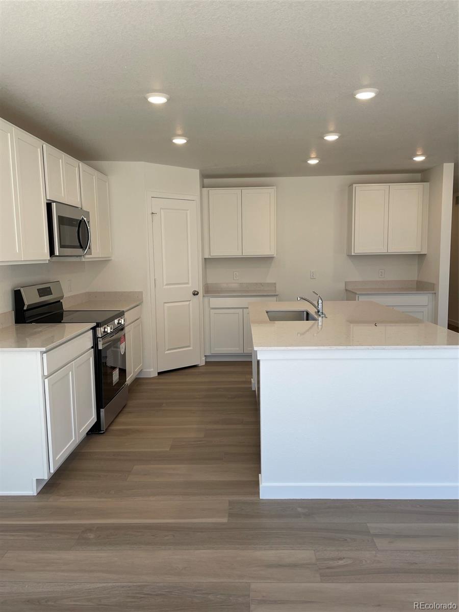 21966 E 39th Place