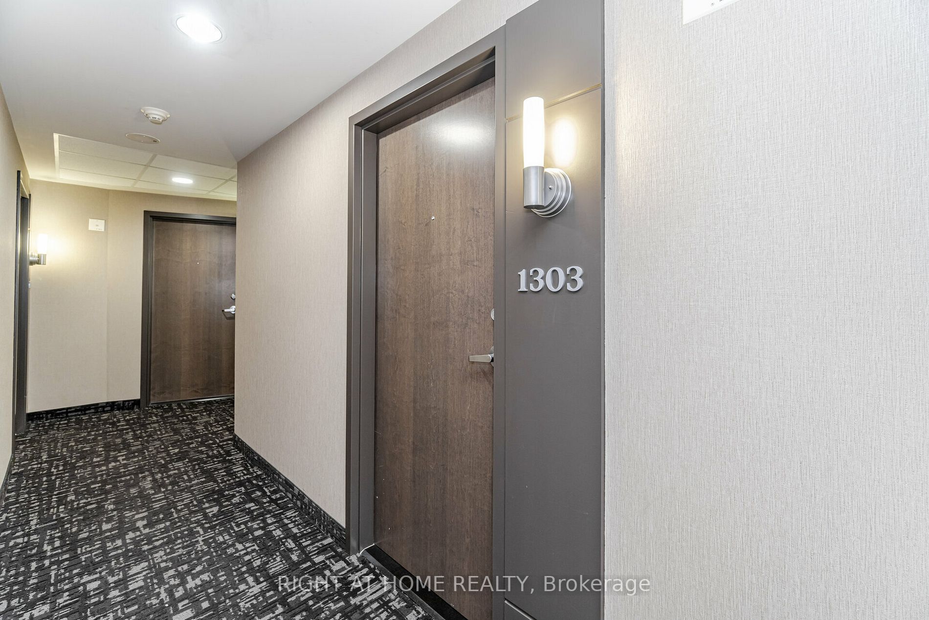 9 N George St 1303