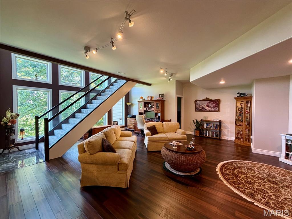 120 El Rancho Drive
