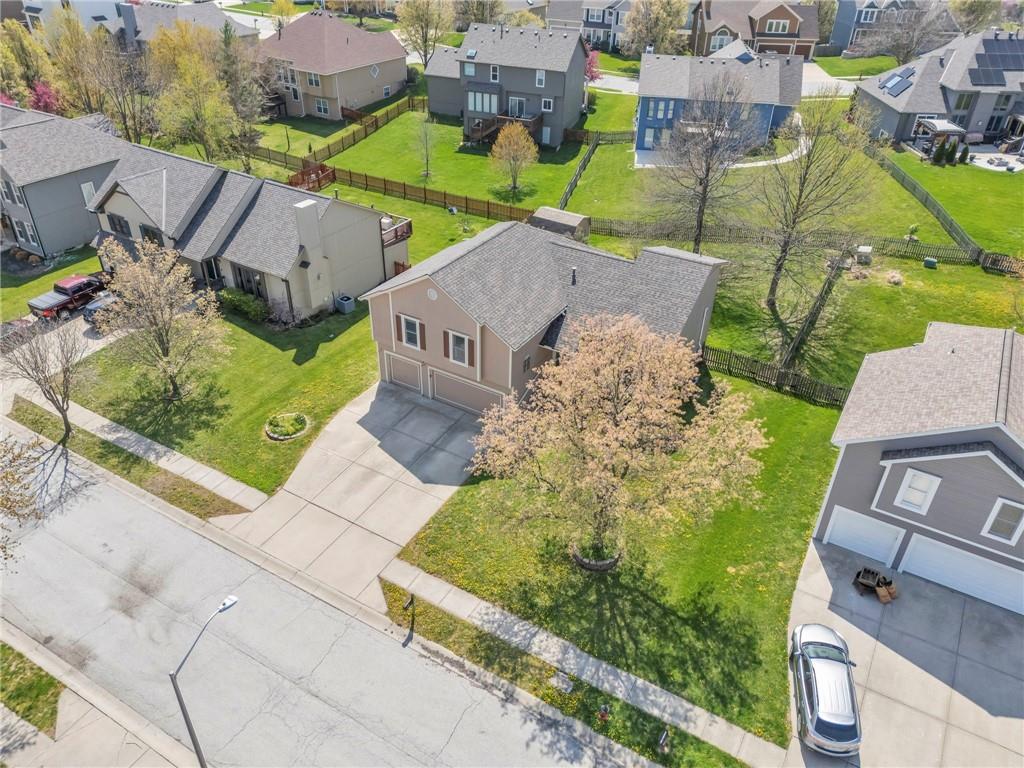 7442 N Sycamore Avenue