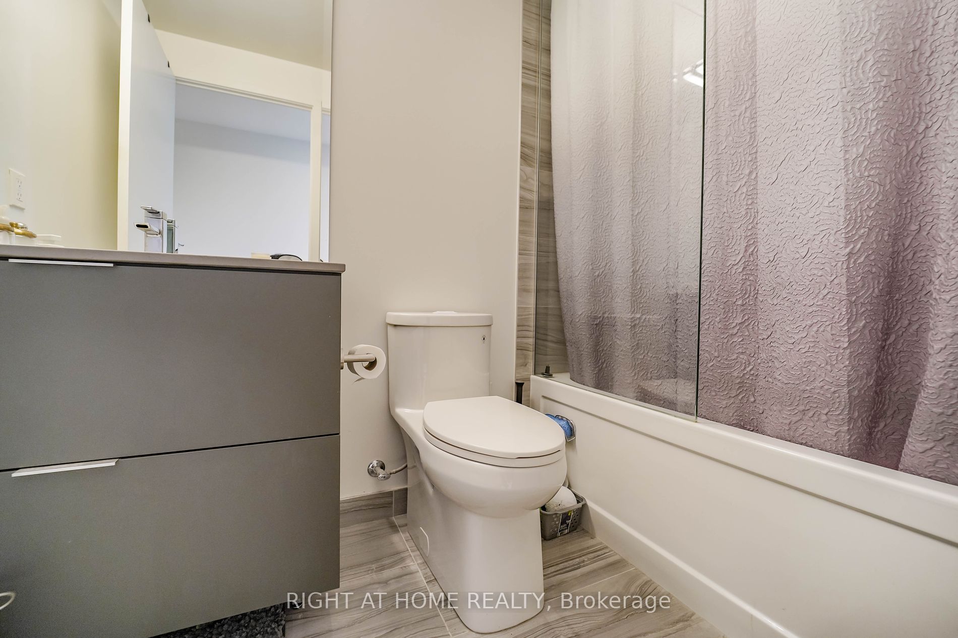 15 E Queens Quay 707