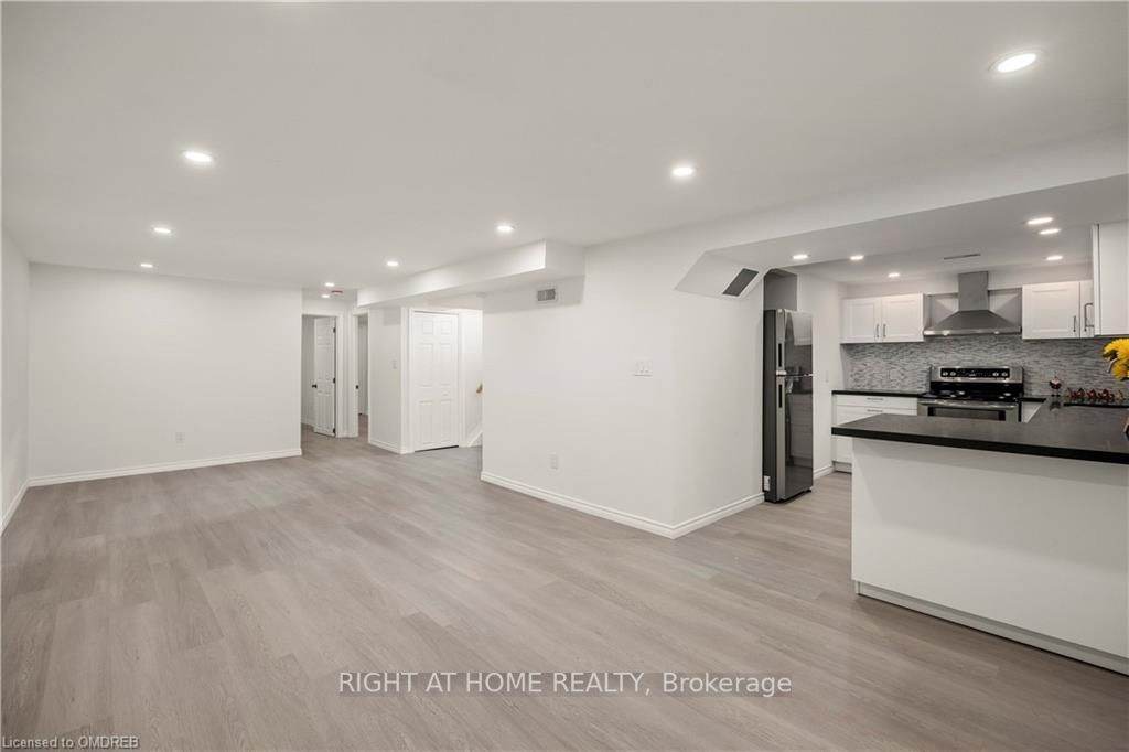 60 Champlain Ave Lower U