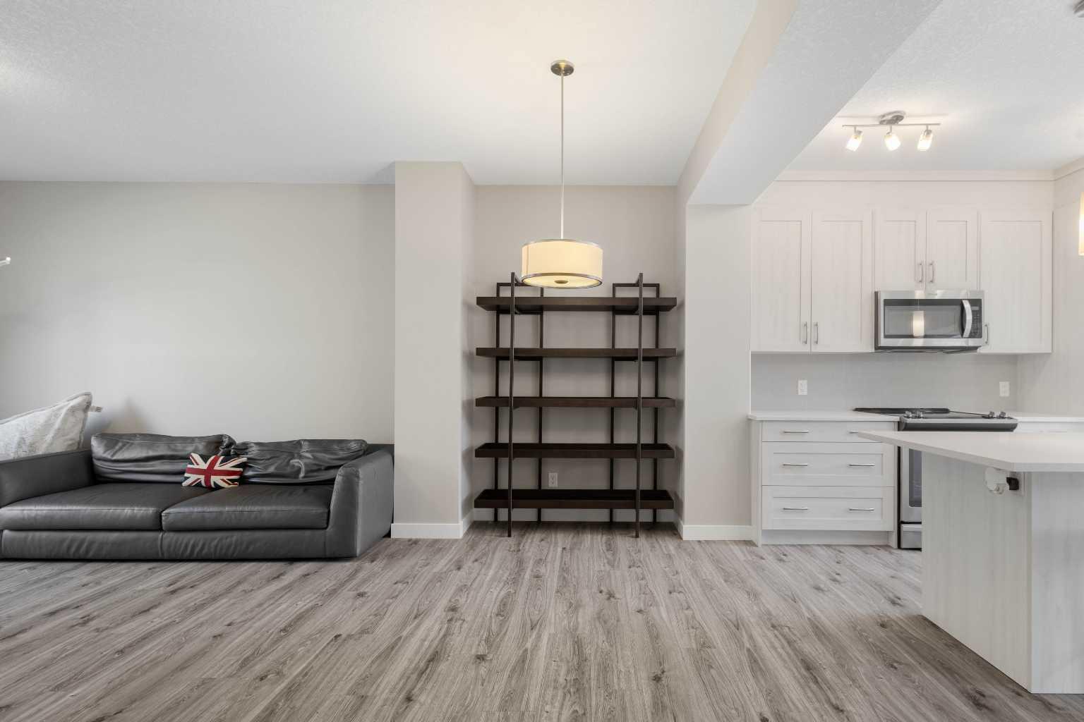 144 Livingston Common NE