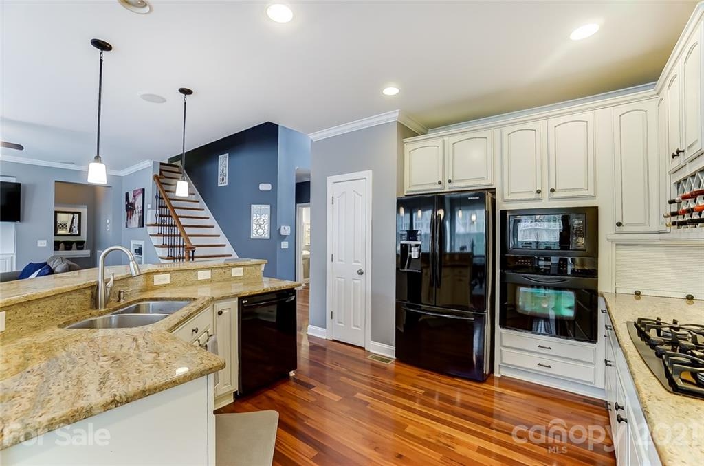 12058 Pelican Court