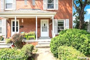1009 E 4th Street