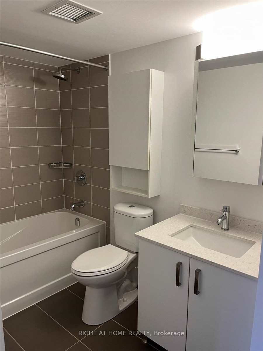 18 Uptown Dr 529