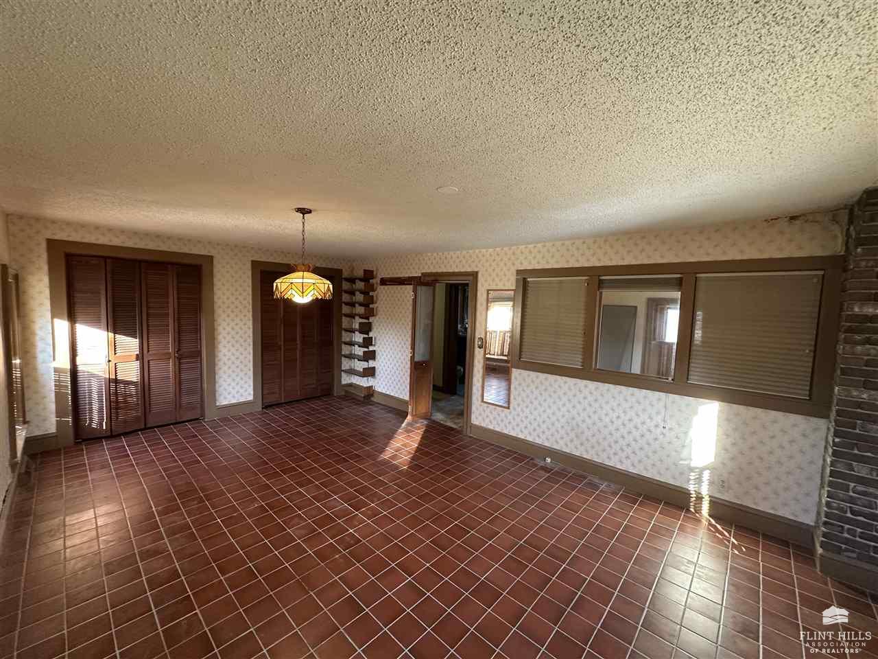 7100 Tuttle Creek Boulevard