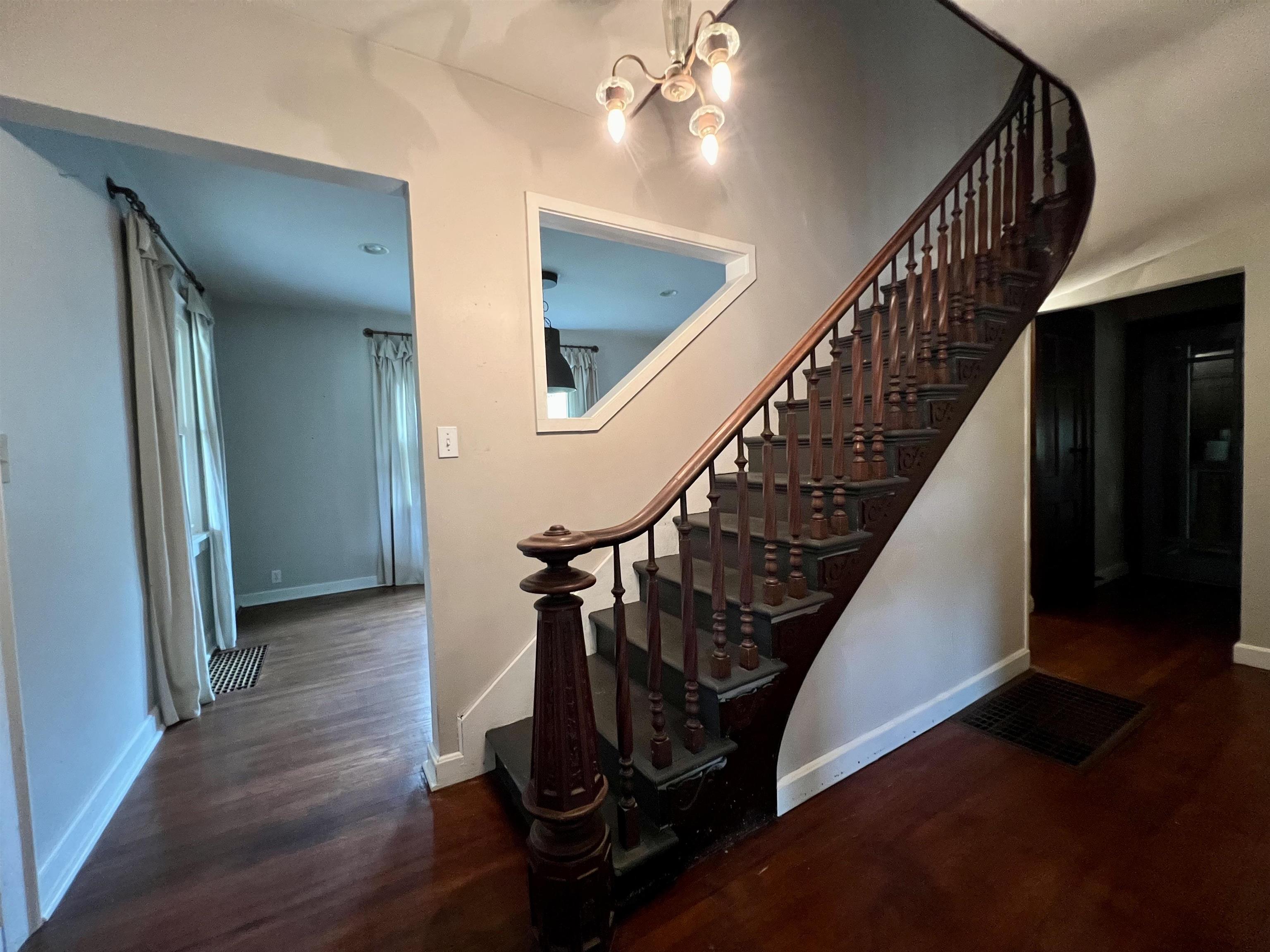 1103 Mansfield