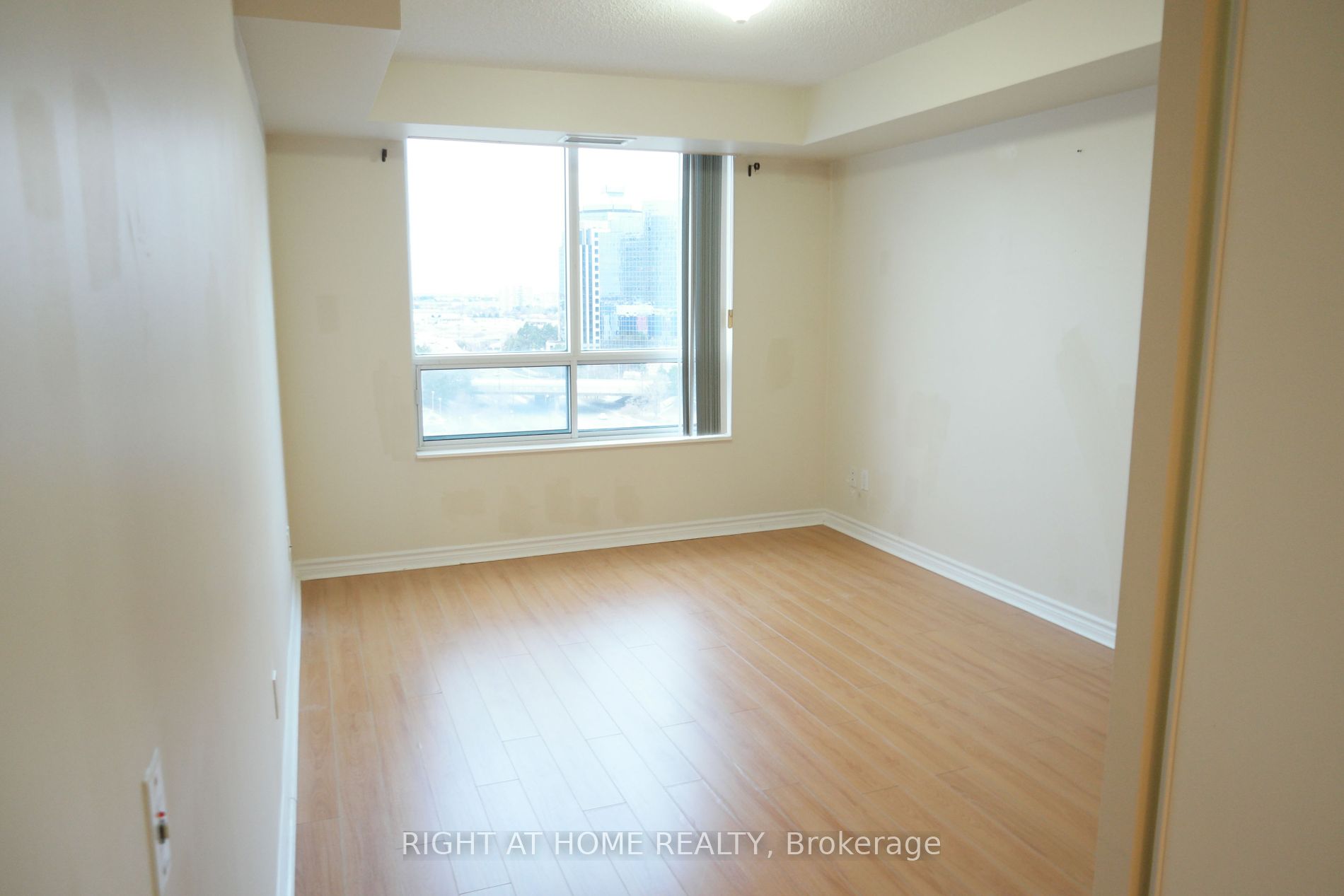 61 N Town Centre Crt 1004