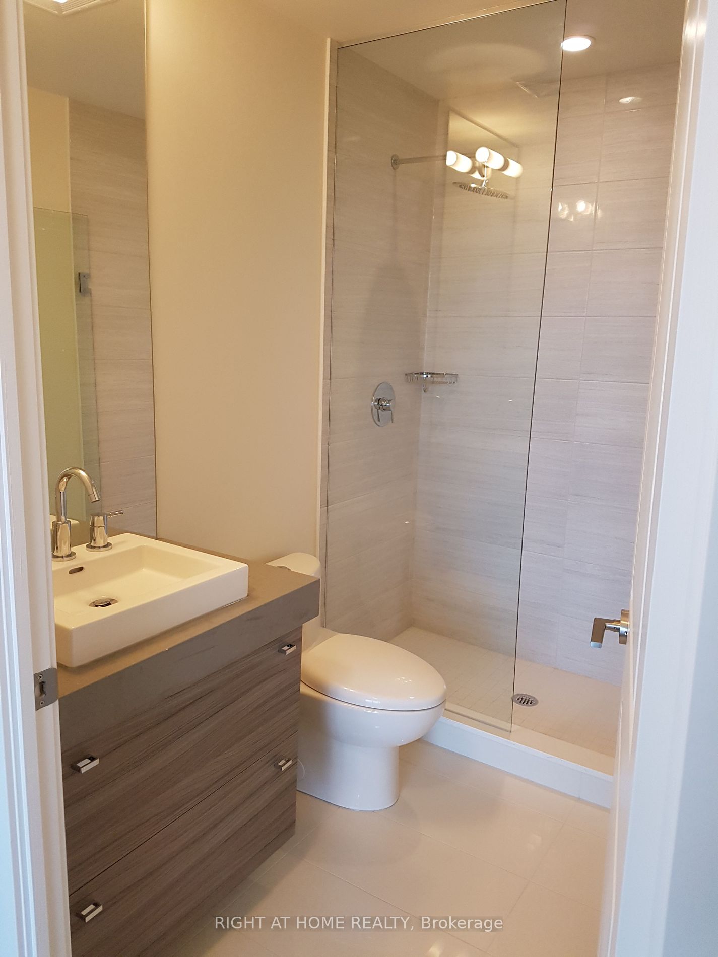 33 Shore Breeze Dr 2503