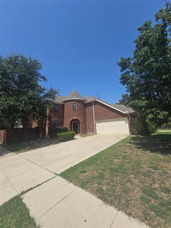 NICE LARGE TWO STORY HOME ON A CORNER LOT.  GREAT LAYOUT WITH 3 LIVING AREAS, DINING AREA, BRK. AREA,  NICE LARGE OPEN KITCHEN WITH ISLAND AND QUARTZ COUNTERTOPS. SS APPLIANCES,  HUGE MASTER BEDROOMS UPSTAIRS WITH THREE OTHER BEDROOMS,  ONE  BEDROOM DOWNSTAIRS WITH FULL BATHROOM. LOTS OF CLOSETS, TWO CAR GARAGE. COMMUNITY POOL. NICE FENCED BACK YARD.