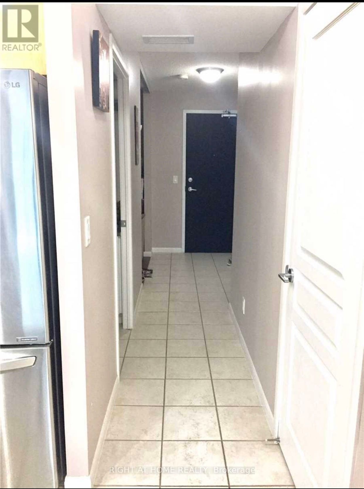 18 Yonge St 1201
