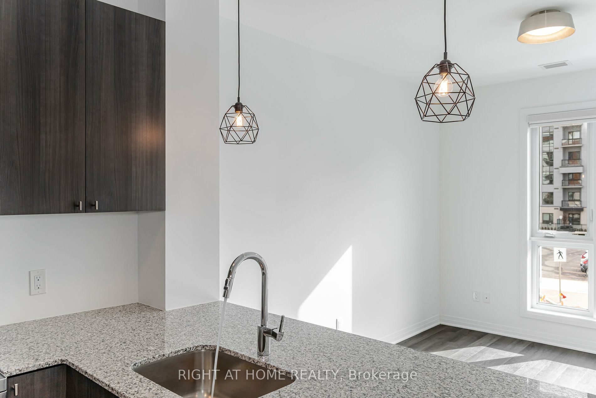 460 Gordon Krantz Ave 213