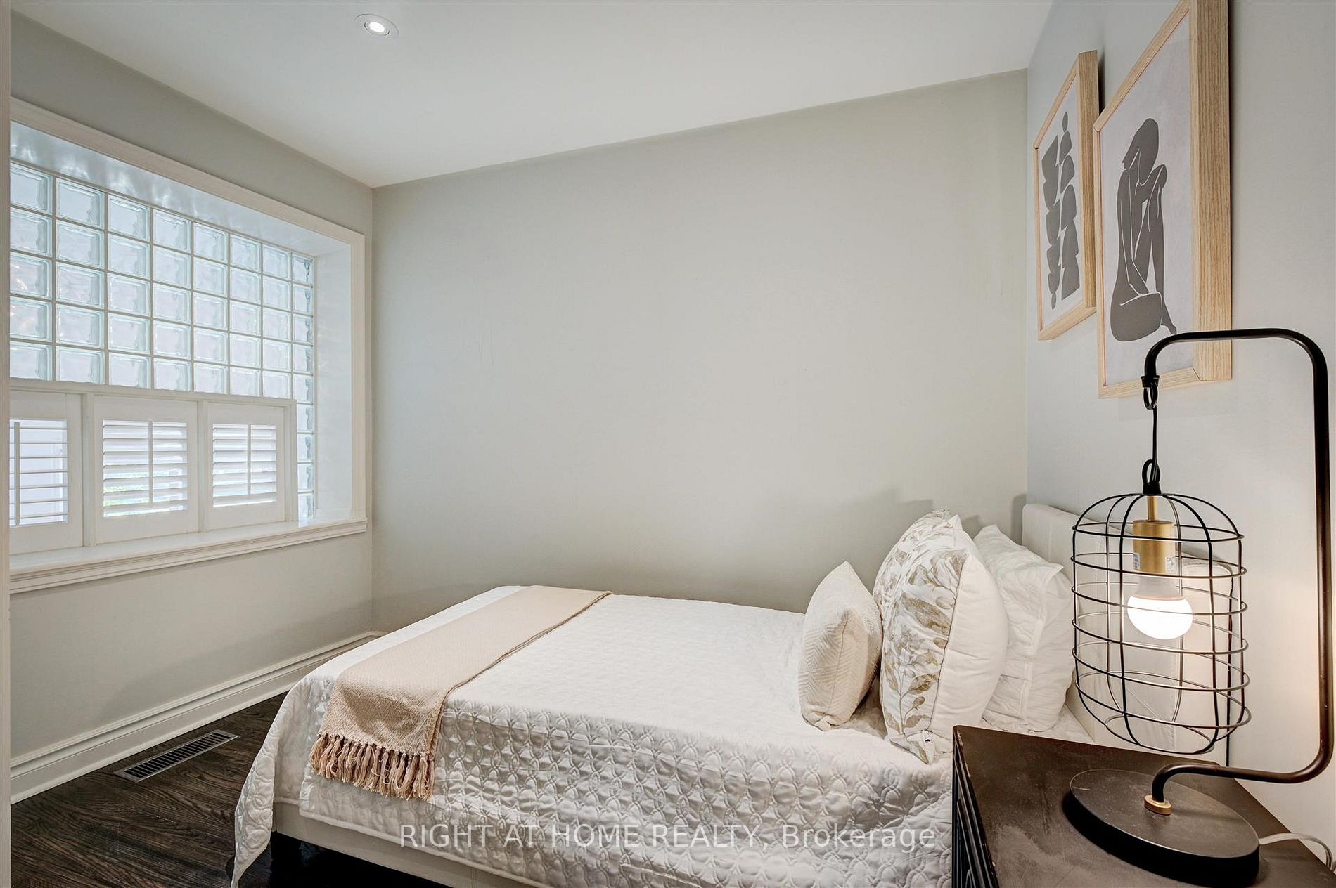 34 Ruscica Dr