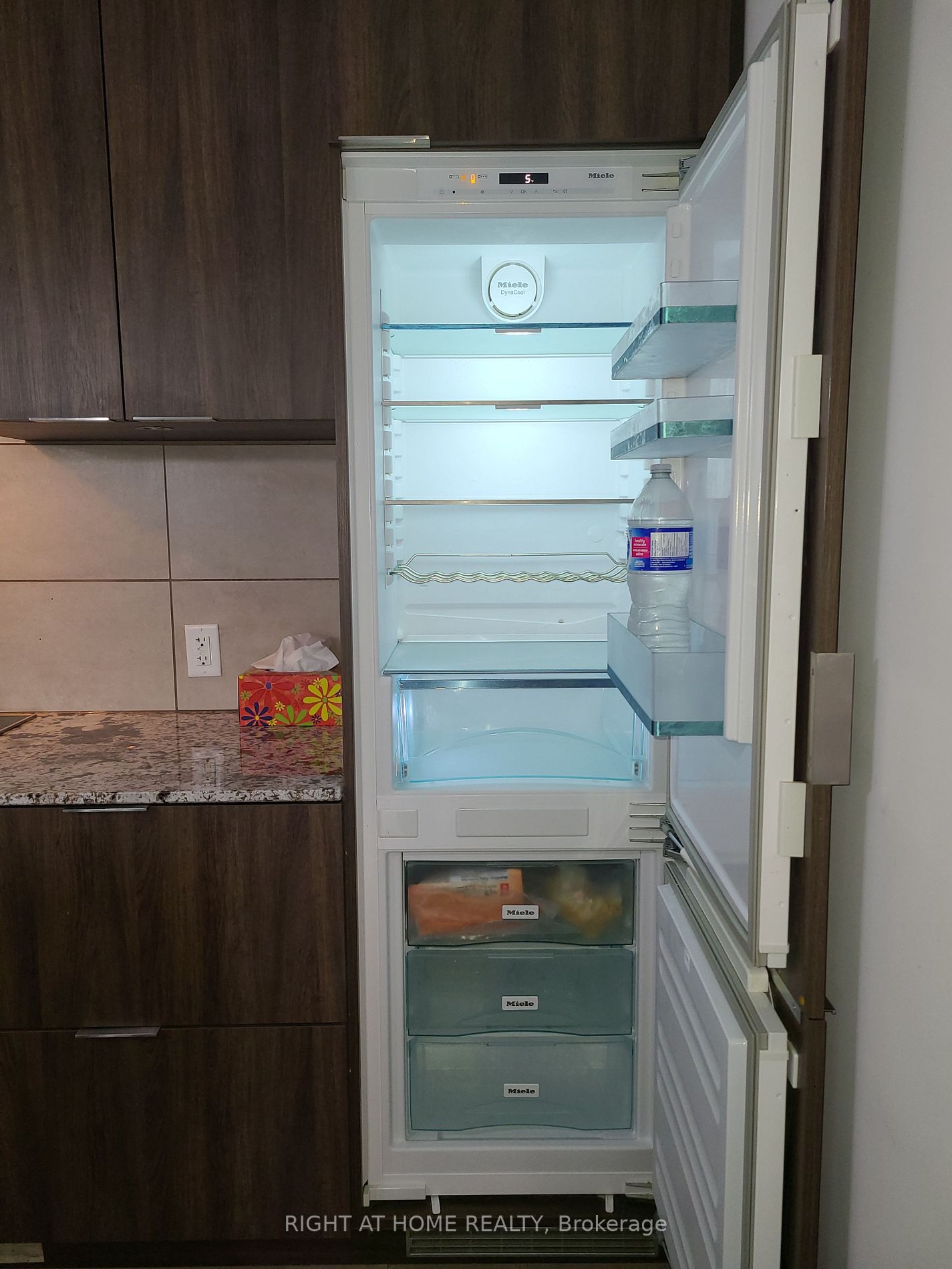 5 St. Joseph St 2106