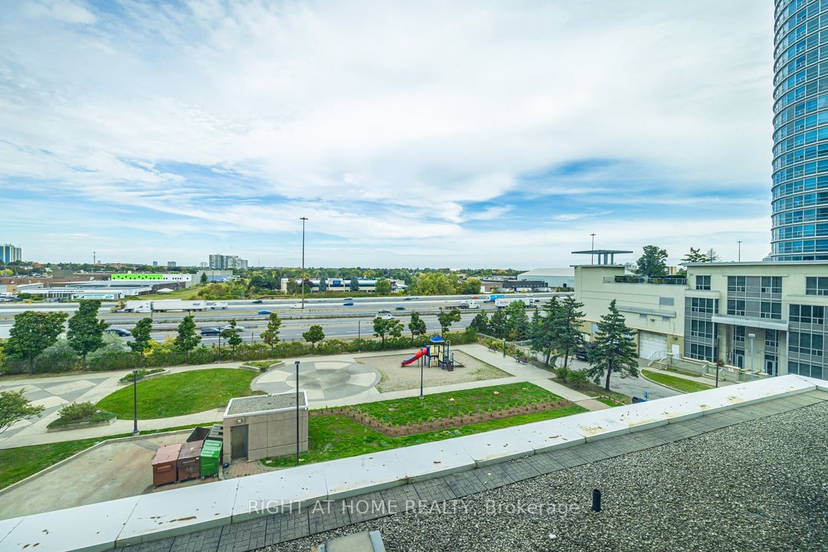 18 Lee Centre Dr 501