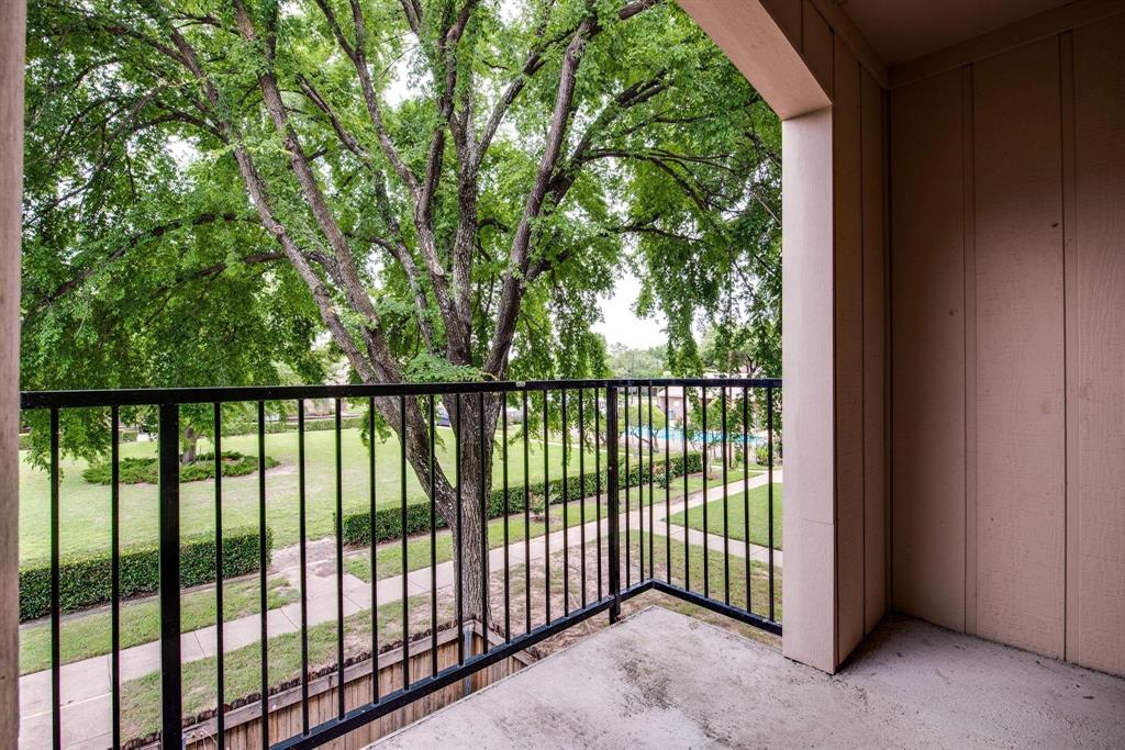 This exceptional 3 bedroom, 2.5 bath condo in the Boca Club Community is only steps to the pool. It's been updated and does have washer-dryer connections. Enclosed patio plus a balcony off the master bedroom make it easy to enjoy the outdoors when the nice weather calls to you. 
From this location you can be downtown Fort Worth in 10 minutes and to DFW Airport in under 30 minutes.