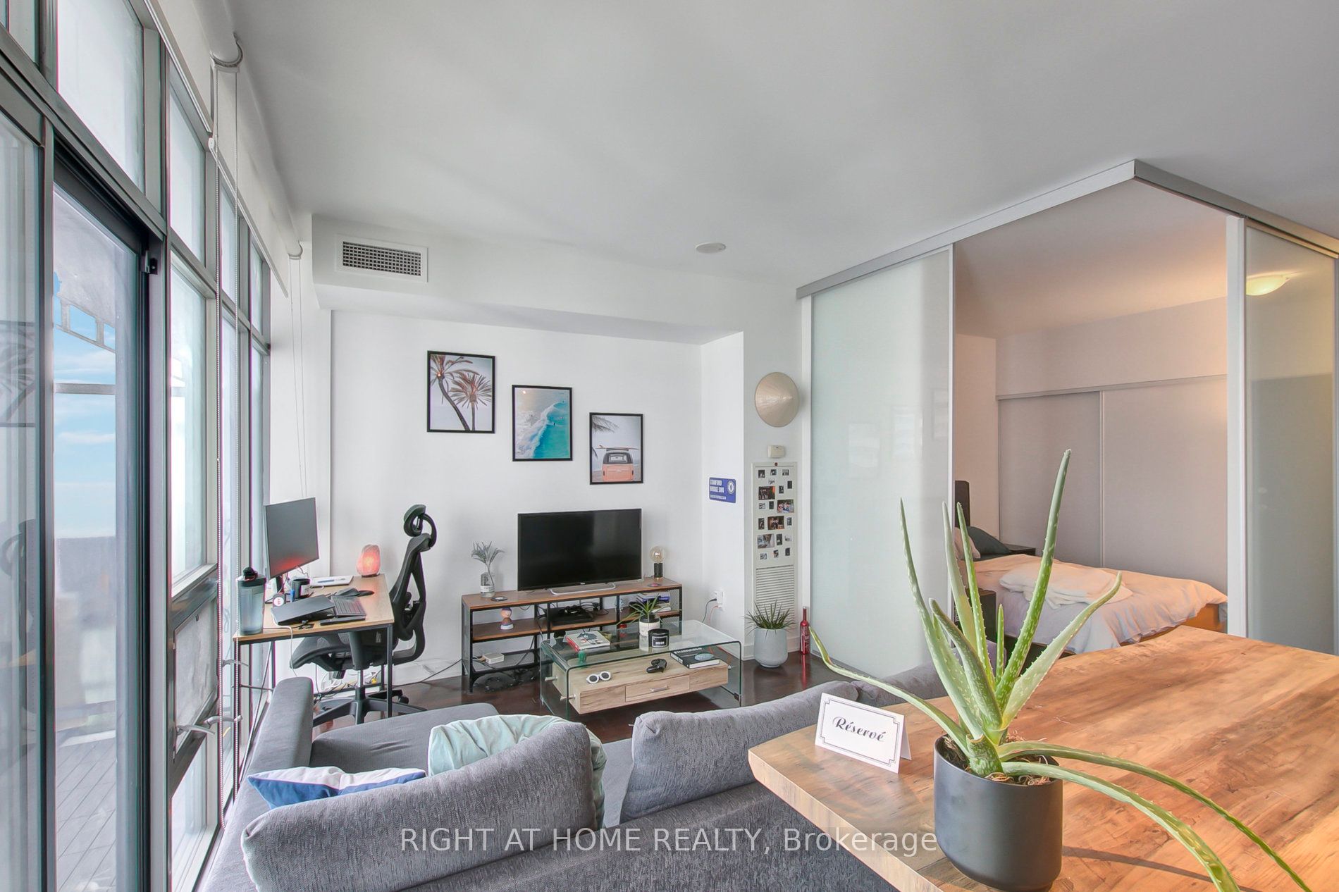 33 E Charles St 4009