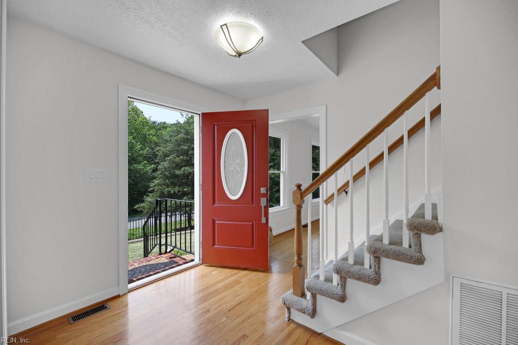 105 Londonderry Lane