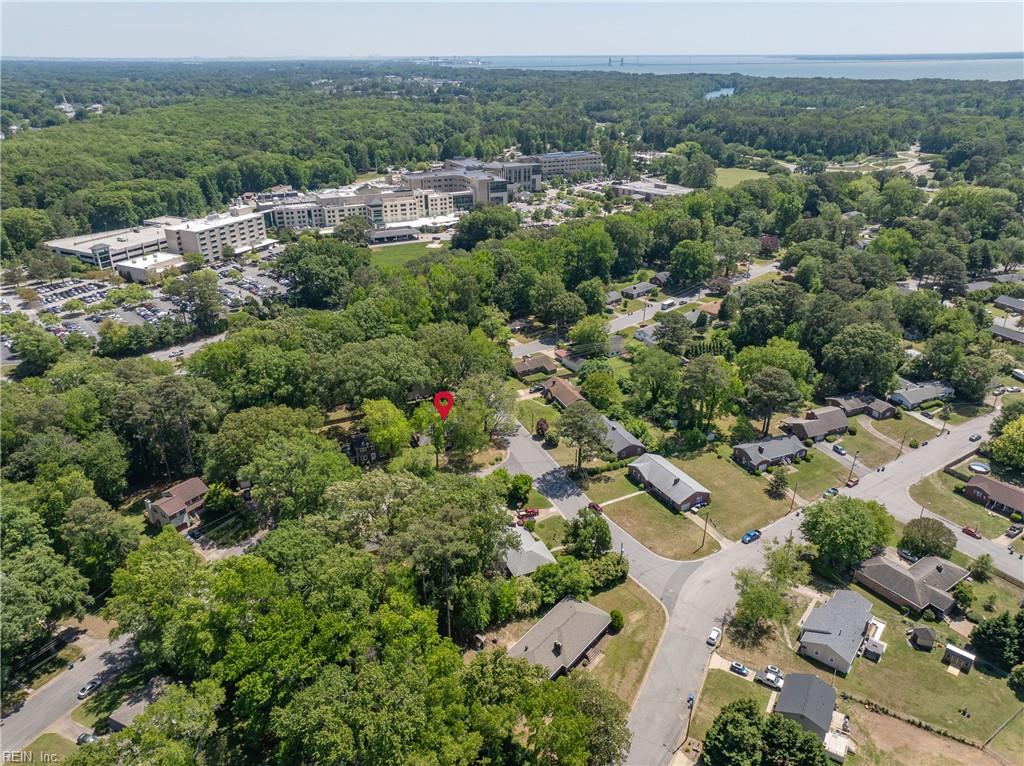 2 Larchmont Crescent