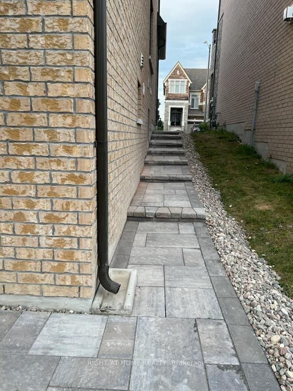 94 Bremner St