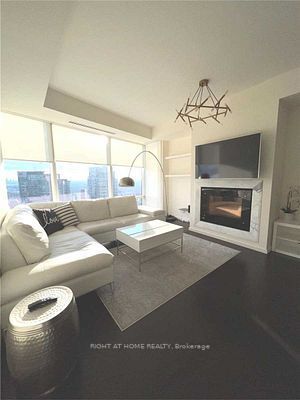 180 University Ave 4102