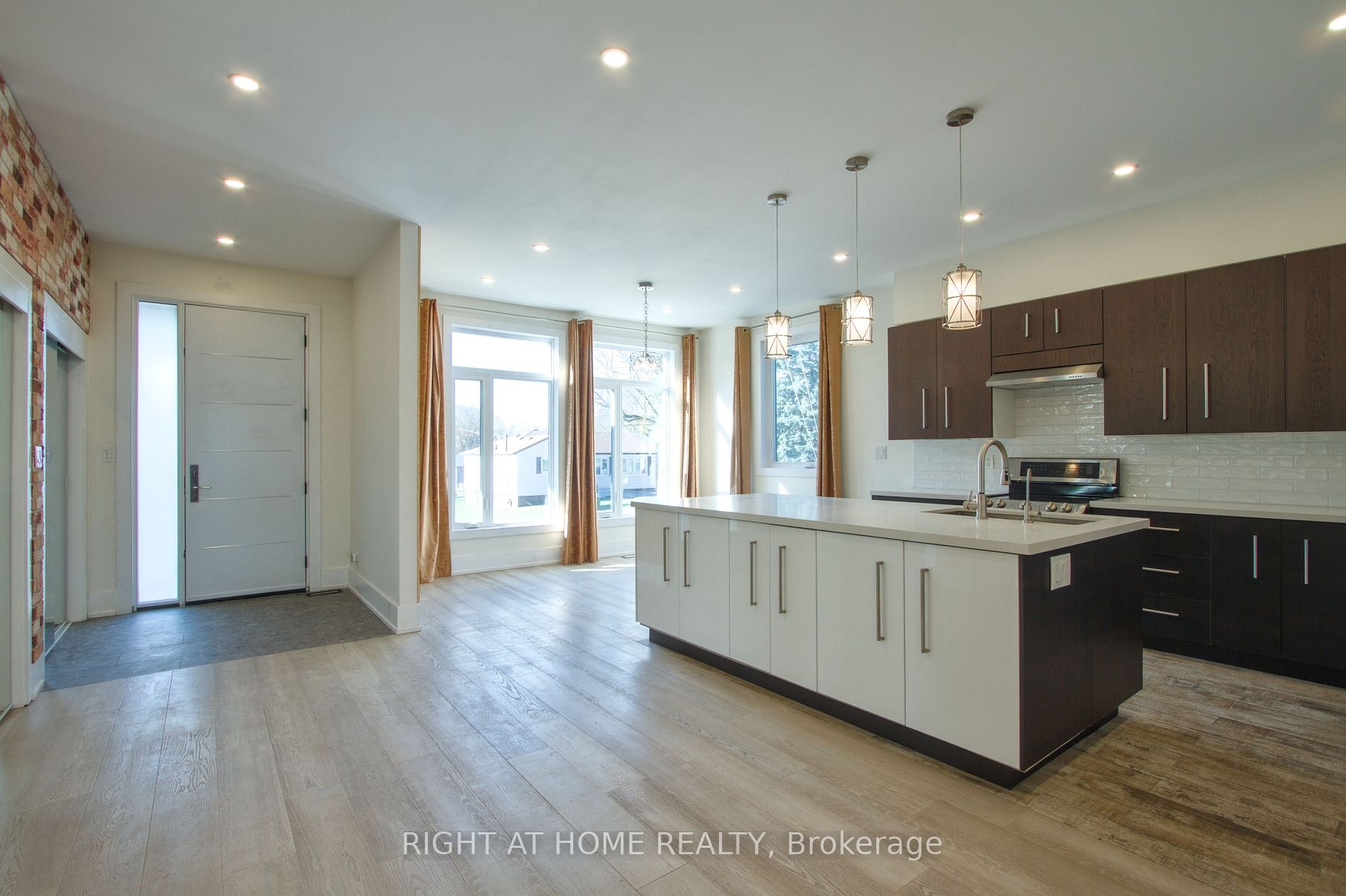 133 Roxborough Rd Main