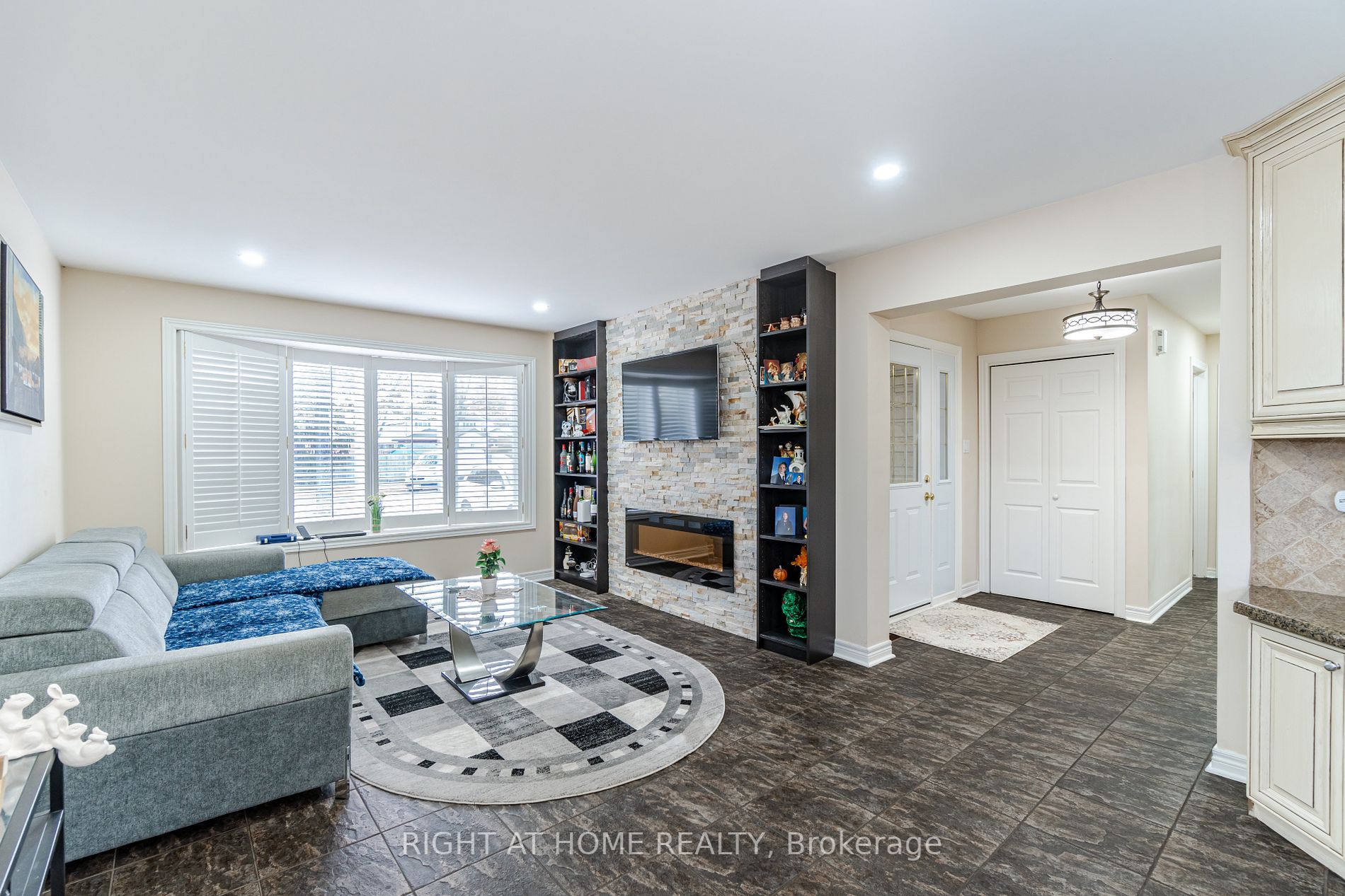 888 Kowal Dr