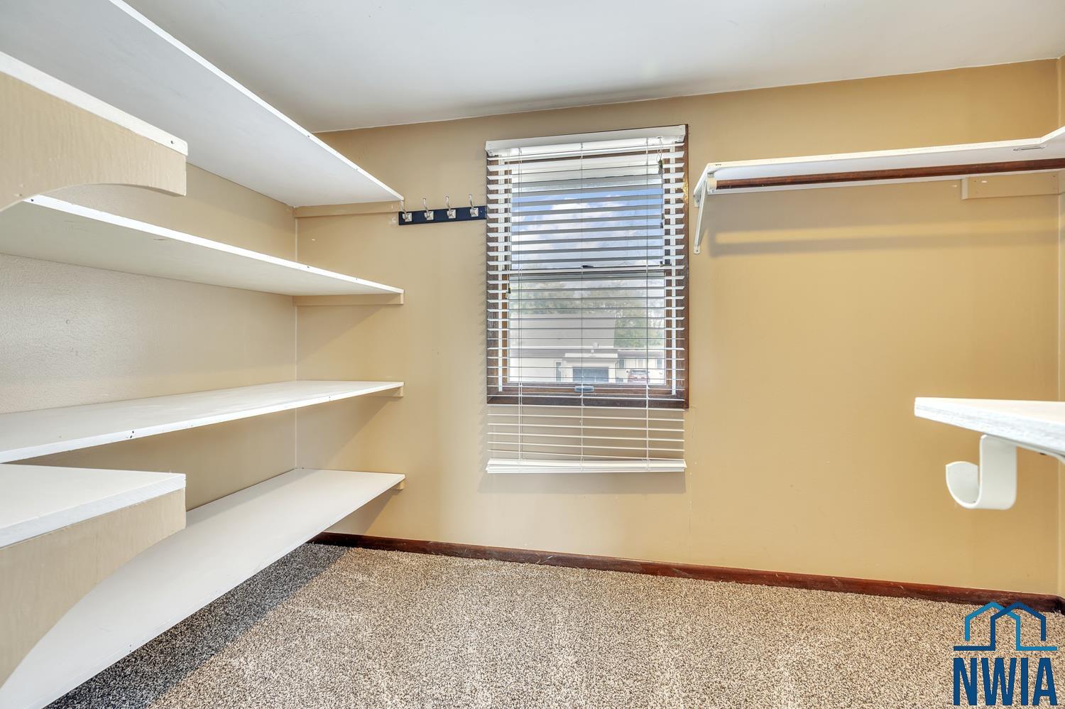 607 Albany Avenue Ne