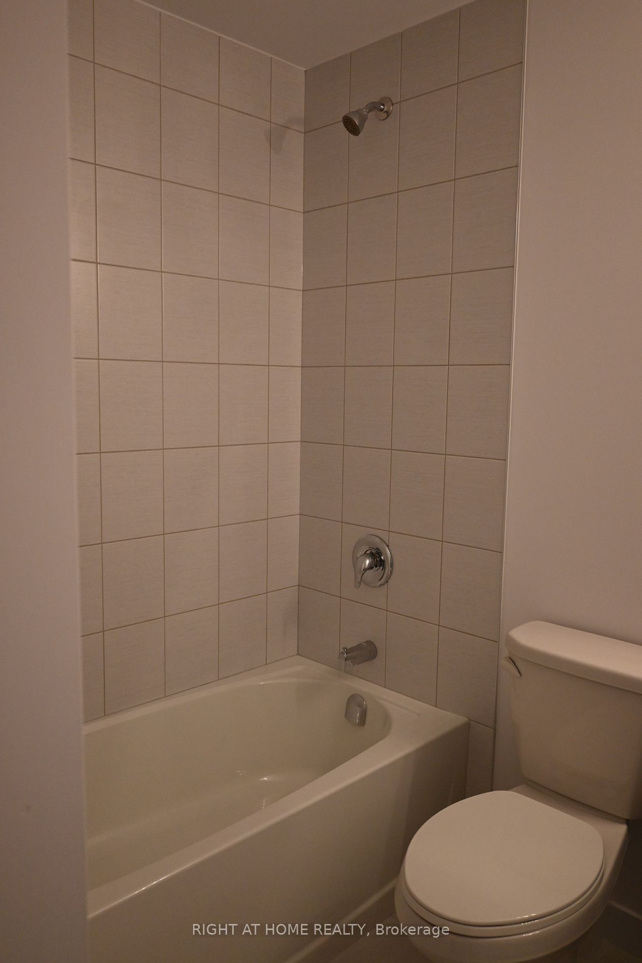 460 E Dundas St 1106