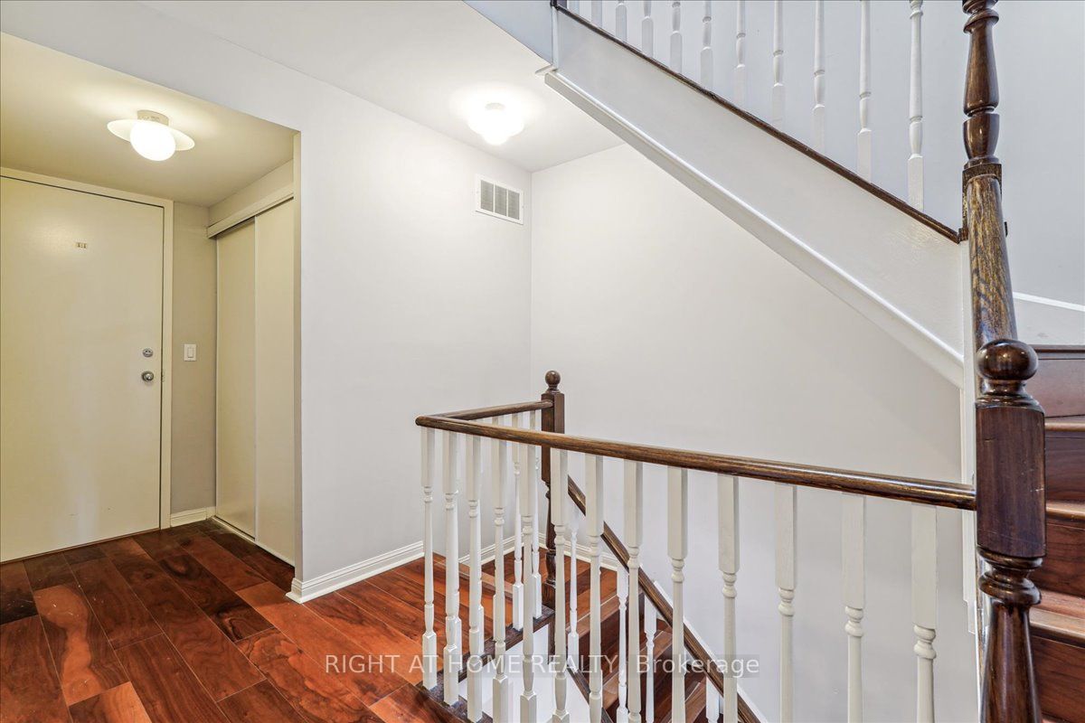 1881 Mcnicoll Ave 558