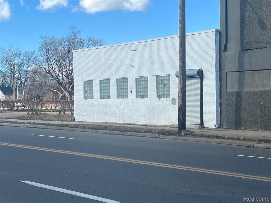 521 E 7 Mile Road