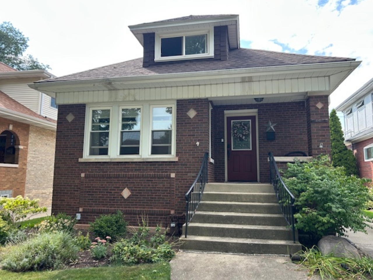 Wonderful well maintained 4 bedroom, 2 bath bungalow on a beautiful tree-lined street in Chicago's Edison Park. Close to Metra, plenty of restaurants and shopping in walking distance. Multiple car side drive. Recently built 2.5 car garage with loft for plenty of room for storage with custom lift. Fully furnished basement with full bath and custom built sauna. Large eat-in kitchen with custom cabinets and countertops.