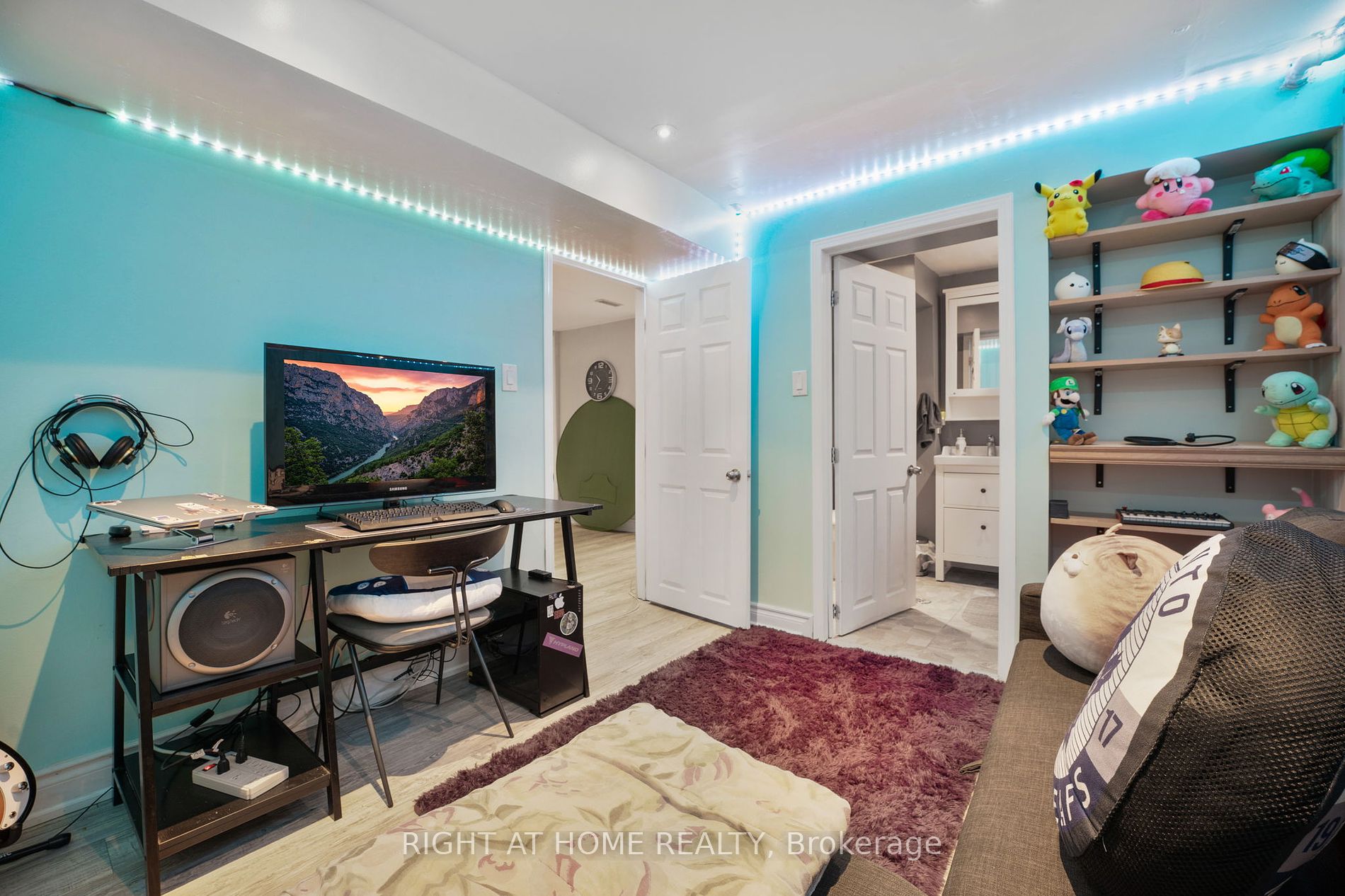 24 Jeanette Pl