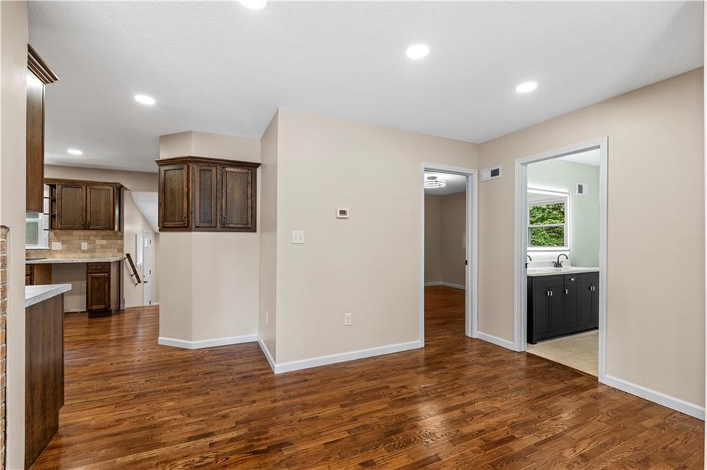115 W Walnut Street