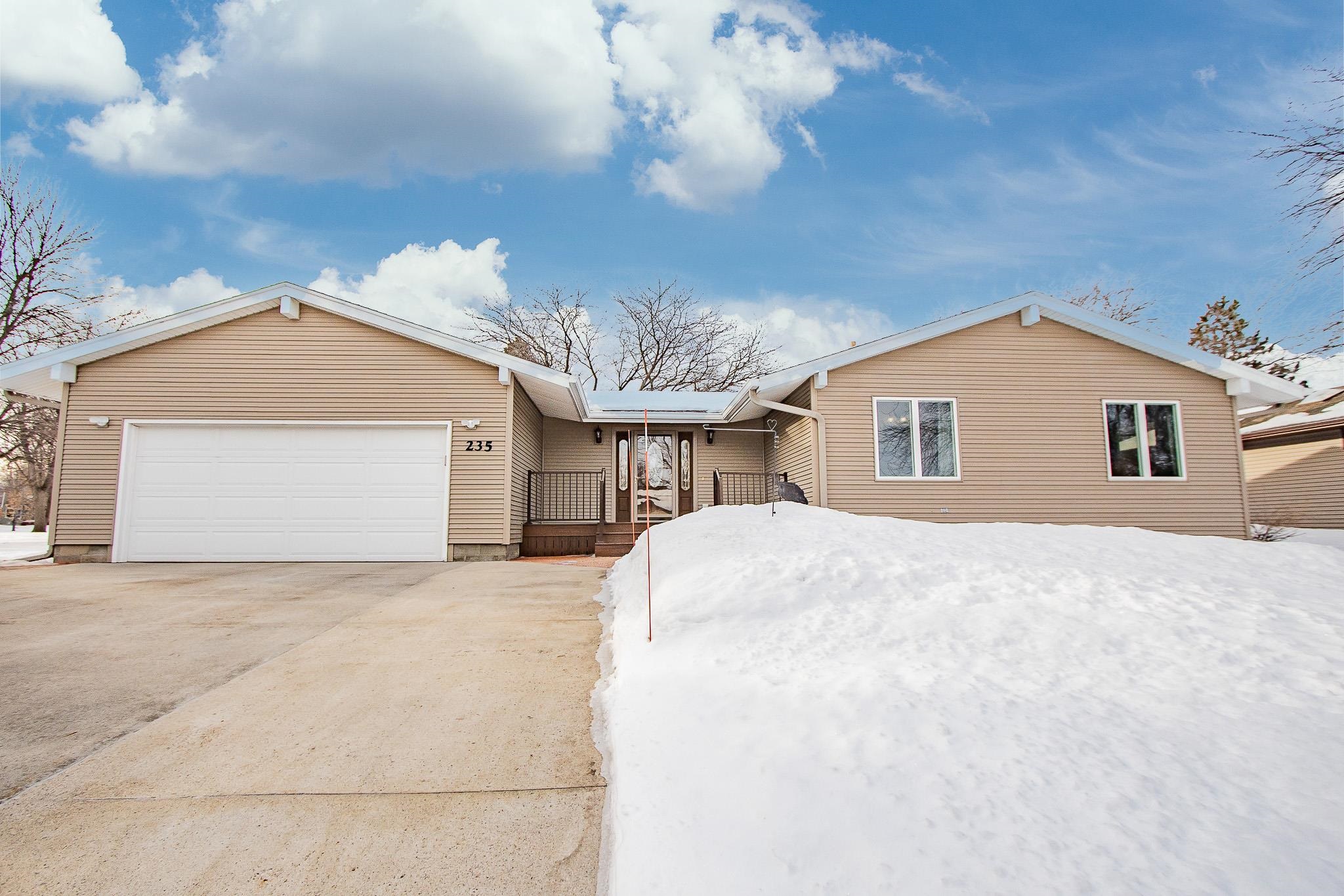 235 Emerald Dr., Arnolds Park, IA 51331